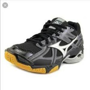 Mizuno wave bolt 4 black/ gray athletic shoes